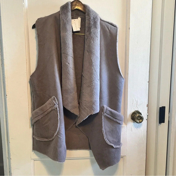 Mia & Tess Exclusive Grey Suede Cardigan Vest one size - Picture 3 of 8